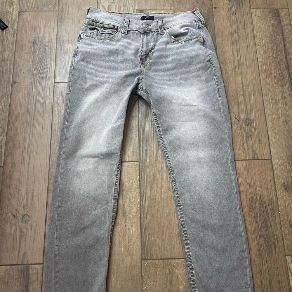 True Religion Geno Slim Mens Jeans Gray Wash Relaxed Denim Red Big T Stitching